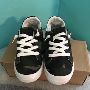 Forever by Forever Link Camo Sneakers NEW